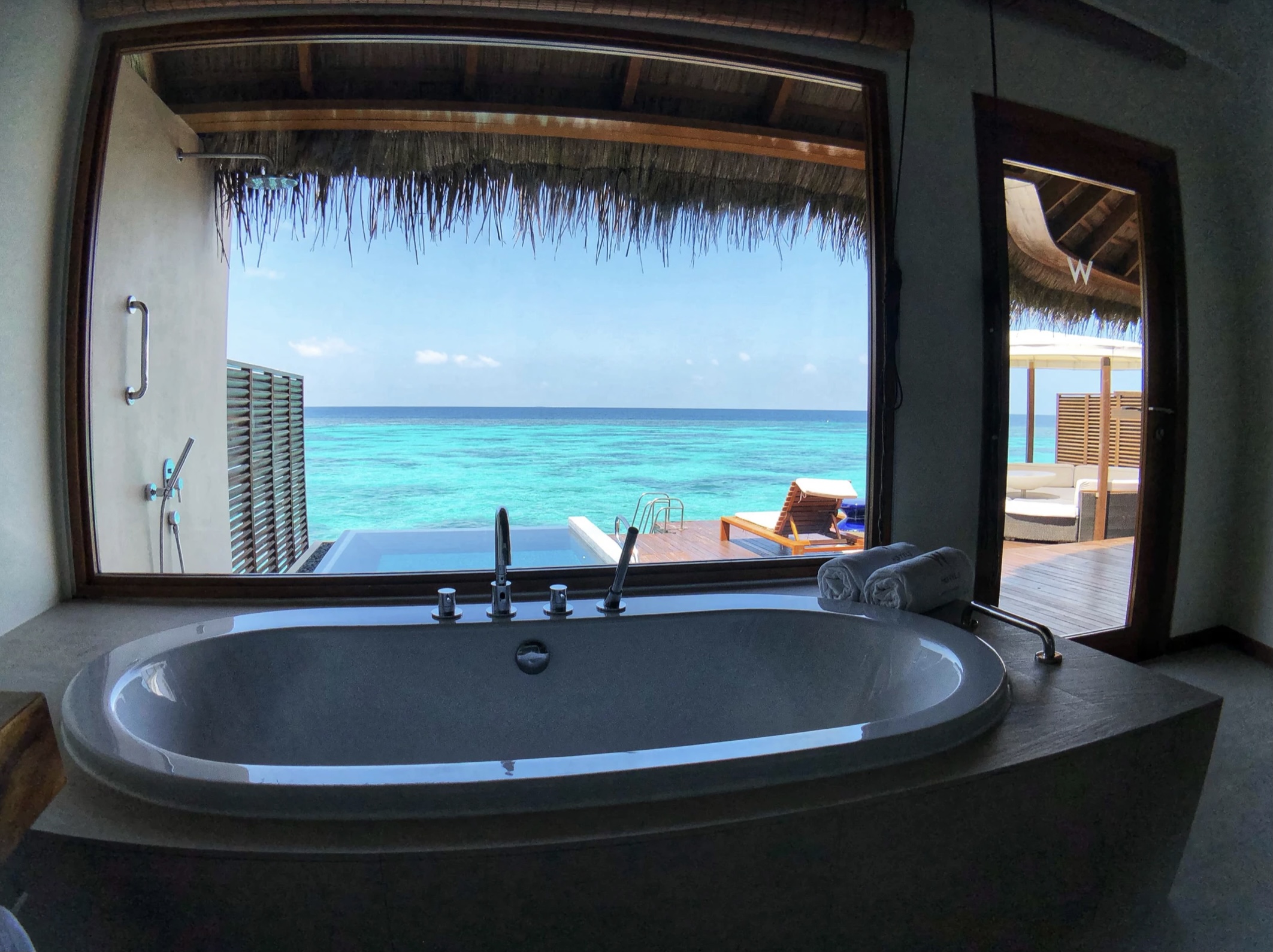 The perfect Xmas gift - A Luxury jacuzzi and spa for your home